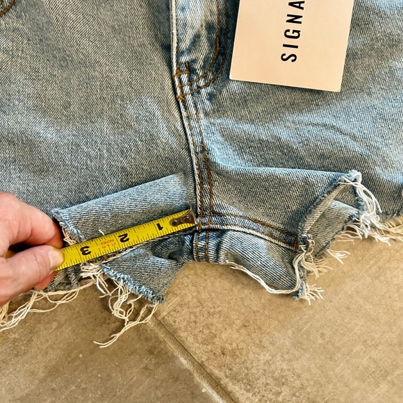 Nanamacs distressed Jean shorts - Picture 3 of 6